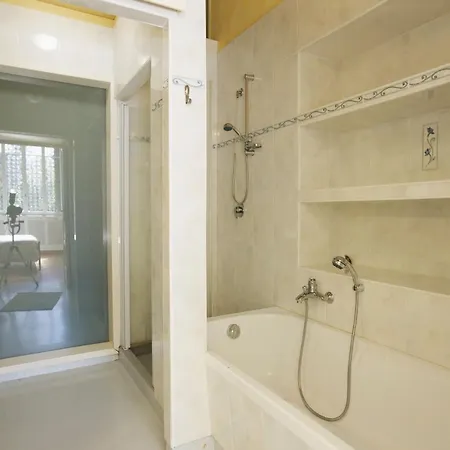 Fiorita Apartment *